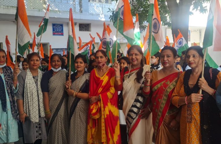 कृपाल कन्या उच्चतर माध्यमिक विद्यालय शिवालिक नगर, भाजपा महिला मोर्चा हरिद्वार और स्पर्श गंगा के सयुक्त तत्वाधान में निकाली भव्य तिरंगा रैली