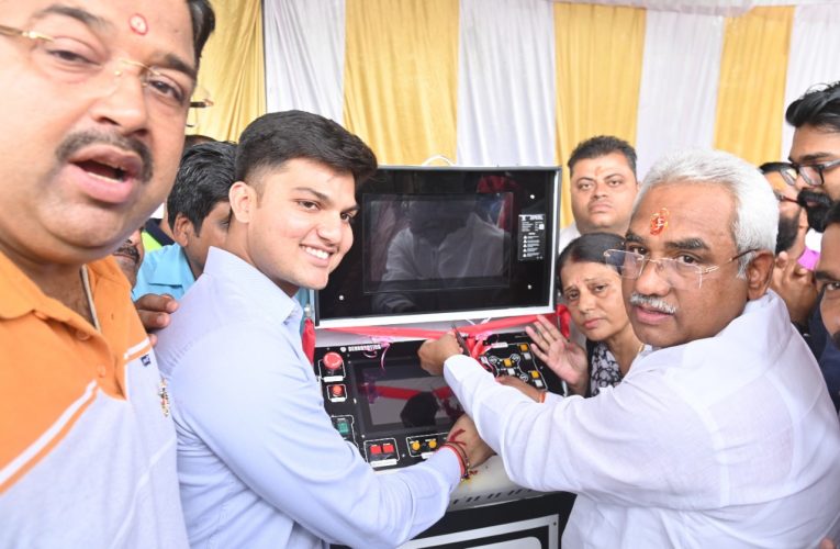 मेन होल की सफाई का कार्य उच्च स्तर की तकनीक के माध्यम से होगा, बण्डीकूट मेनहोल क्लीनिंग रोबोट का पूजा-अर्चना के बीच उद्घाटन किया