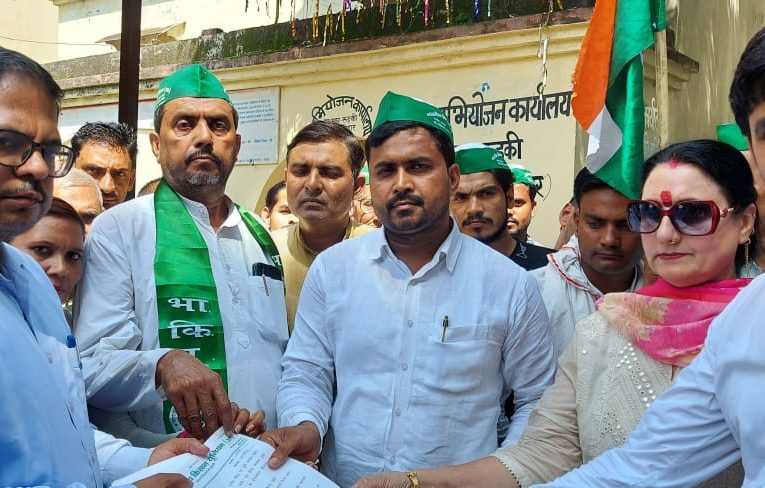 भारतीय किसान यूनियन अंबावता ने विभिन्न मांगों को लेकर धरना दिया, रश्मि चौधरी बोलीं- यदि सरकार ने उनकी मांगें नहीं मानती तो वह सड़कों पर उतर कर करेंगे आंदोलन