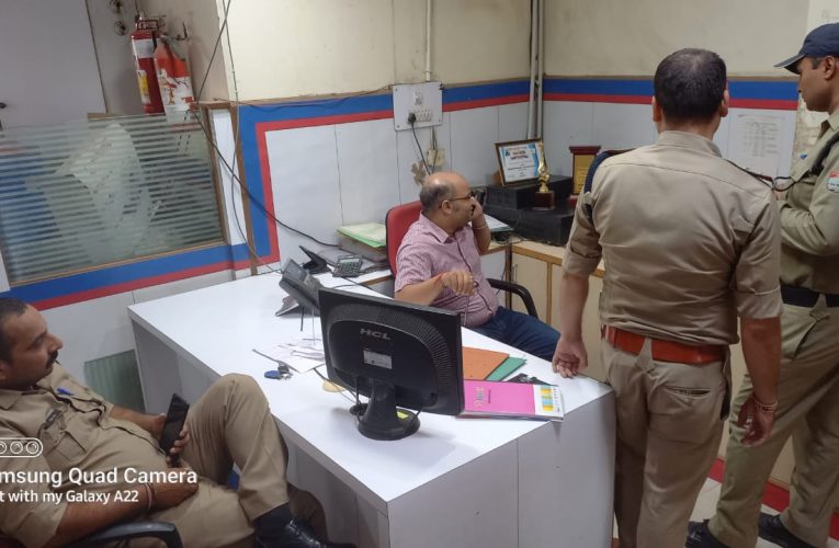 बैंक में रखी करीब तीन लाख की नगदी को टप्पेबाजों ने उड़ाया, पुलिस ने खंगाले सीसीटीवी कैमरे, एक व्यक्ति एक बच्चे की मदद से बैग ले जाता नजर आ रहा
