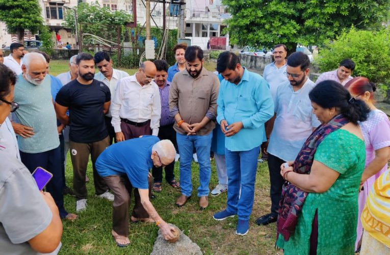 पार्कों के विकास से लोगों को मिलेगी सुविधाएं: राजीव शर्मा, पालिकाध्यक्ष ने एस क्लस्टर पार्क के सौन्दर्यीकरण व पुनर्निर्माण का कार्य प्रारम्भ कराया