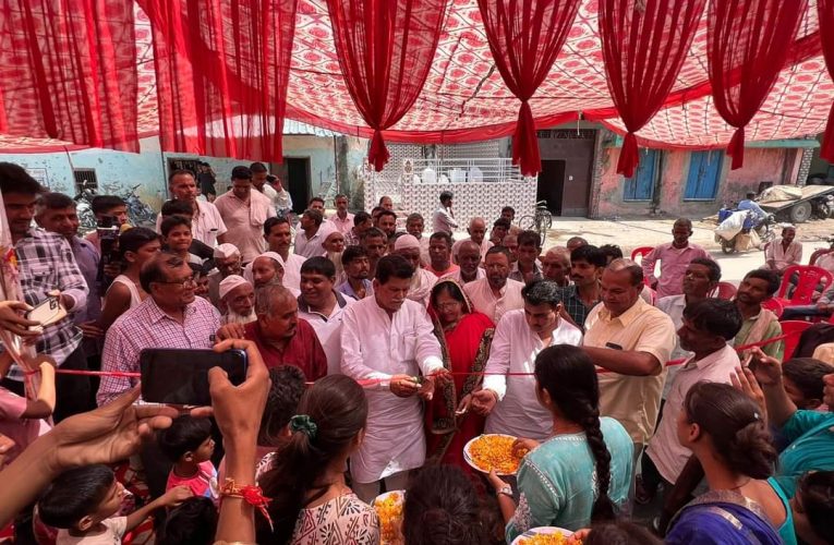 दरियापुर दयालपुर जिला पंचायत सीट से निर्दलीय प्रत्याशी यशोदा सैनी के मुख्य चुनाव कार्यालय का उद्घाटन, जुटी जनता
