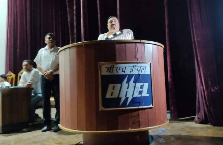 निर्वाचन अधिकारी ने जोनल- सेक्टर मजिस्ट्रेटों को चुनाव को लेकर अपडेट किया