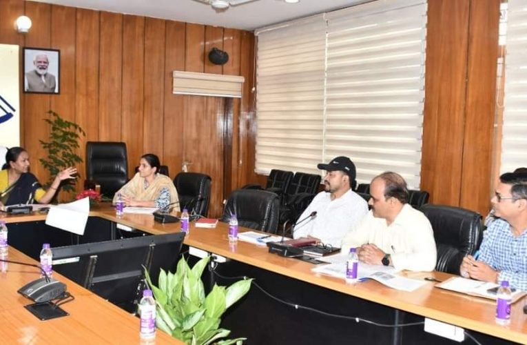 स्मार्ट सिटी के कार्यों को समय सीमा के अंतर्गत पूर्ण किया जाएं, अपर मुख्य सचिव राधा रतूड़ी ने स्मार्ट सिटी प्रोजेक्ट के अंतर्गत किए जा रहे कार्यों की समीक्षा की