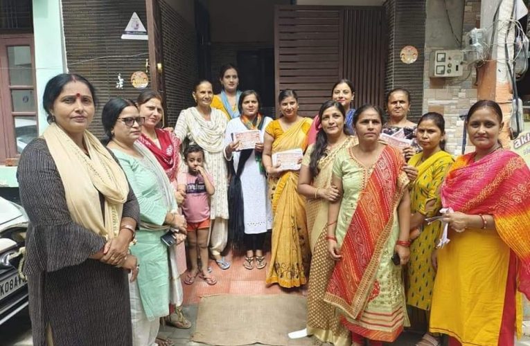 भाजपा समर्थित प्रत्याशी मीनाक्षी चौहान ने चुनाव चिन्ह “कप प्लेट” के लिए मांगे वोट, कहा विकास करना ही पहली प्राथमिकता