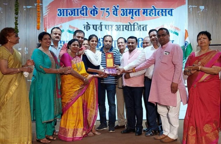 राजहंस कला मंदिर की ओर से देशभक्ति गीत प्रतियोगिता का आयोजन