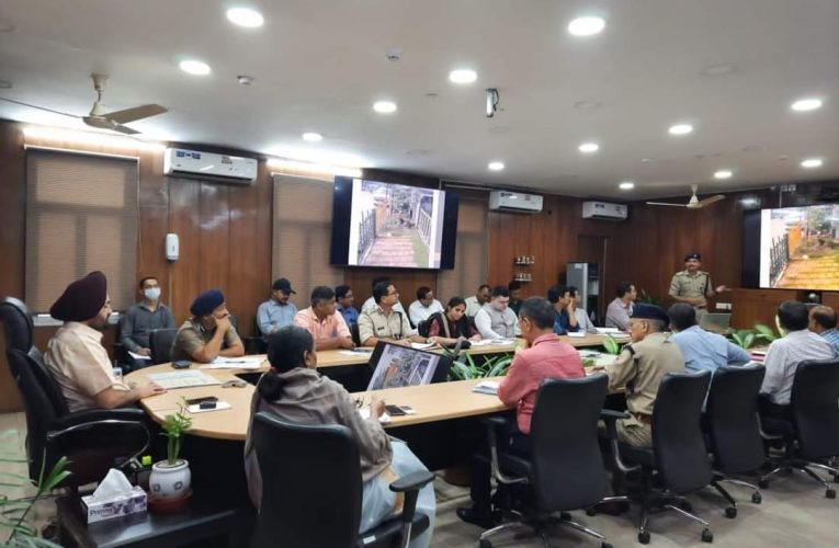 दून की ट्रैफिक व्यवस्था को पूरी तरह दुरुस्त किया जाए, मुख्य सचिव ने कहा कि बैठक के दौरान जो भी निर्णय हों, इनसे धरातल पर सुधार दिखाई दें, इसके प्रयास किए जाएं