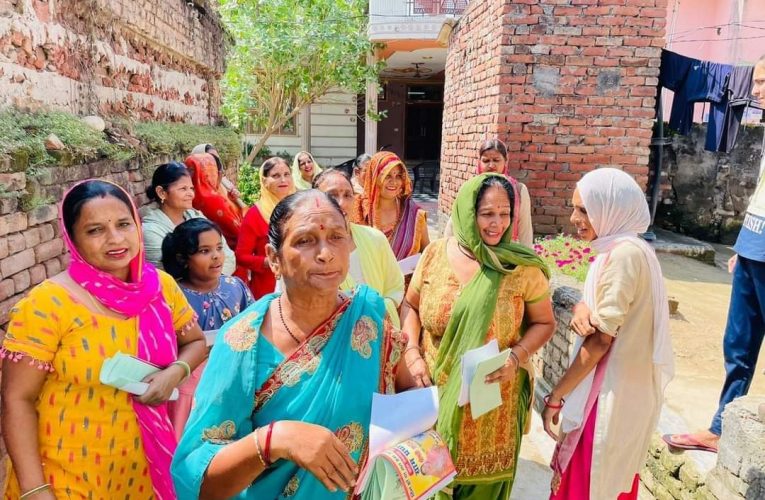 फेरूपुर प्रधान पद की प्रत्याशी अर्चना चौहान ने मांगे वोट, गेहूं की बाली के चुनाव चिन्ह पर मोहर लगाने की अपील की