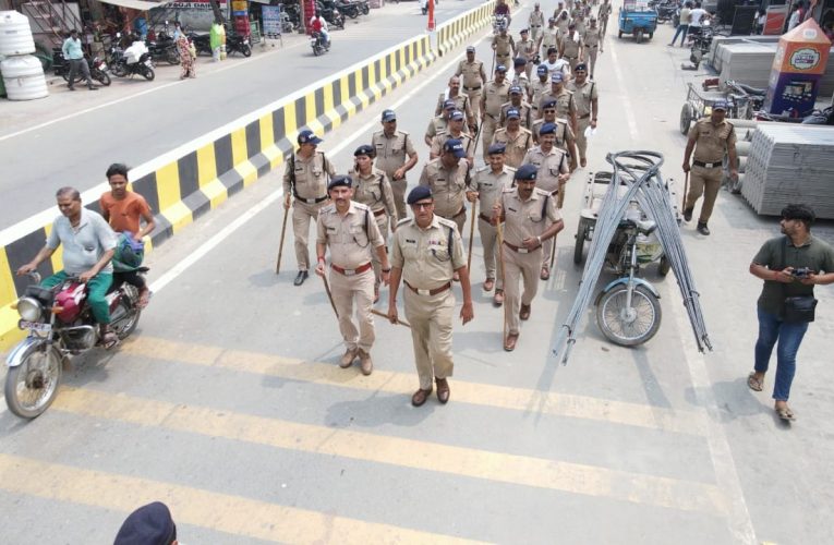 झबरेड़ा में शांति व्यवस्था को पुलिस ने निकाला फ्लैग मार्च, कुछ दिन पूर्व दो पक्षों के युवकों में पैसों के लेनदेन को लेकर हो गया था झगड़ा