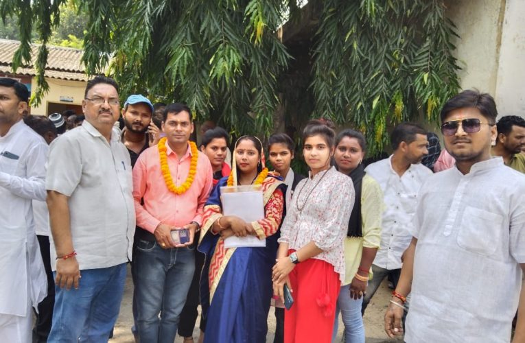 किशनपुर जमालपुर जिला पंचायत सीट से संजय कुमार की पत्नी रितु ने किया नामांकन दाखिल, कहा विकास करना ही लक्ष्य