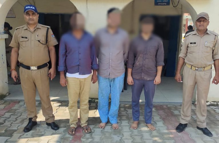 भगवानपुर में दूसरों की जगह परीक्षा देने आए तीन मुन्नाभाई गिरफ्तार, एक फरार