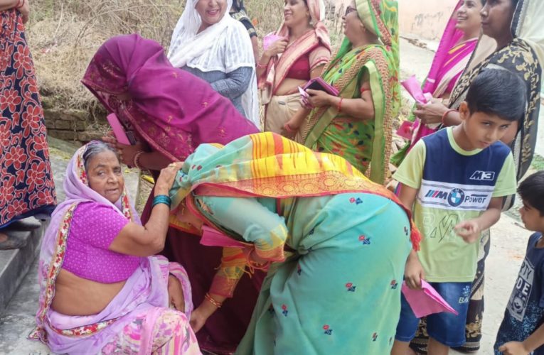 किशनपुर जमालपुर जिला पंचायत सीट से भाजपा समर्थित प्रत्याशी संजय कुमारी पत्नी प्रदीप चौहान ने “तरकश” चुनाव चिन्ह के लिए मांगे वोट, कहा सबका साथ-सबका विकास, इसलिए हम पर करें विश्वास