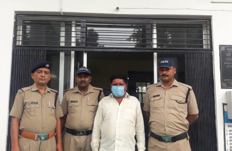 पुलिस ने एक आरोपी को अवैध देसी बंदूक और जिंदा कारतूस के साथ गिरफ्तार किया