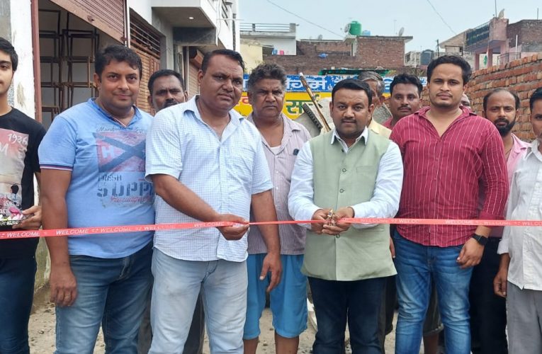 मेयर गौरव गोयल ने किया सड़क का निर्माण कार्य का उद्घाटन, कहा सड़क निर्माण कार्यों में तेजी लाने के साथ-साथ पूरी पारदर्शिता से कार्य कराना प्राथमिकता