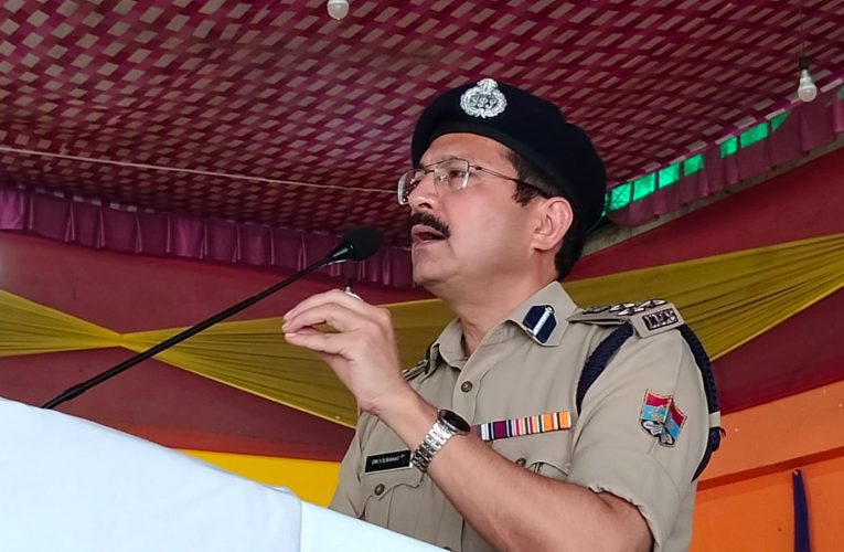 पंचायत चुनाव की ड्यूटी को समझे पुलिसकर्मी, डीएम और एसएसपी ने पुलिसकर्मियों के साथ की बैठक
