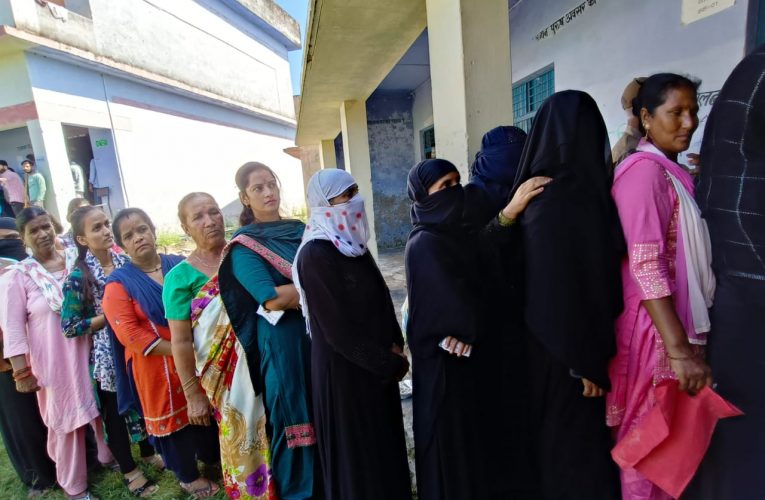 हरिद्वार त्रिस्तरीय पंचायत चुनाव में शांतिपूर्वक चल रही मतदान प्रक्रिया, रुड़की विकासखंड में 10 बजे तक 15.46% वोटिंग