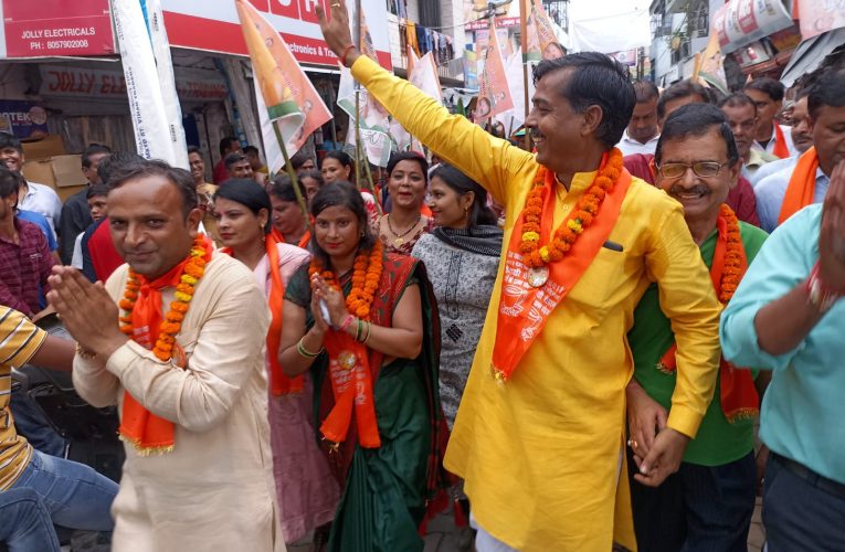 रानीपुर विधायक आदेश चौहान ने अपने विधानसभा के दोनों जिला पंचायत सीट जीतकर विरोधियों को चटाई धूल