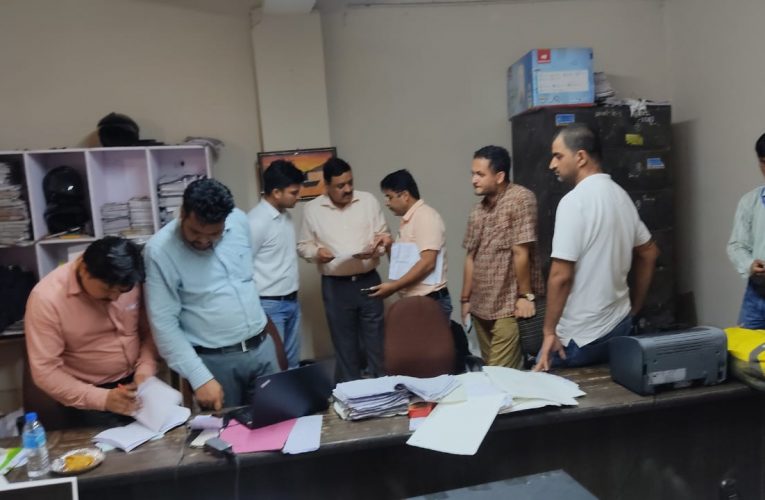 मतगणना में कहीं नहीं पाई गई कोई धांधली, जिलाधिकारी और वरिष्ठ पुलिस अधीक्षक ने किया मतगणना केंद्रों का औचक निरीक्षण