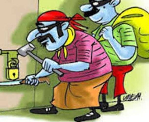 रुड़की में आंगनबाड़ी कार्यकत्री के घर से 15 लाख की चोरी, सीसीटीवी कैमरे में संदिग्ध बाइक सवार कैद हुआ
