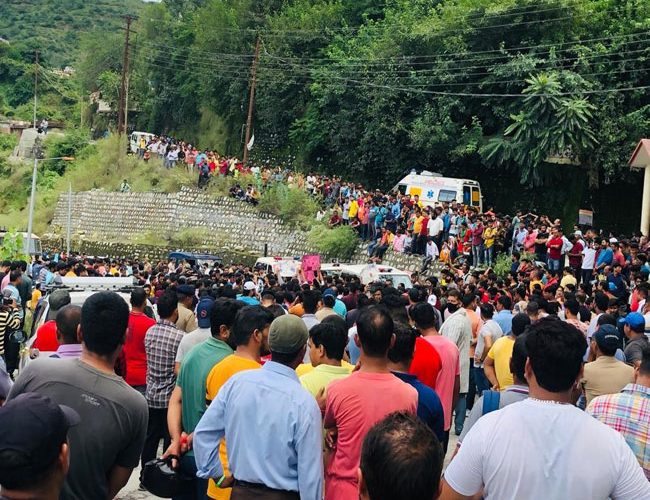अंतिम संस्‍कार नहीं करने पर अड़े अंकिता के परिजन, आक्रोशित जनता ने जाम किया बदरीनाथ हाईवे