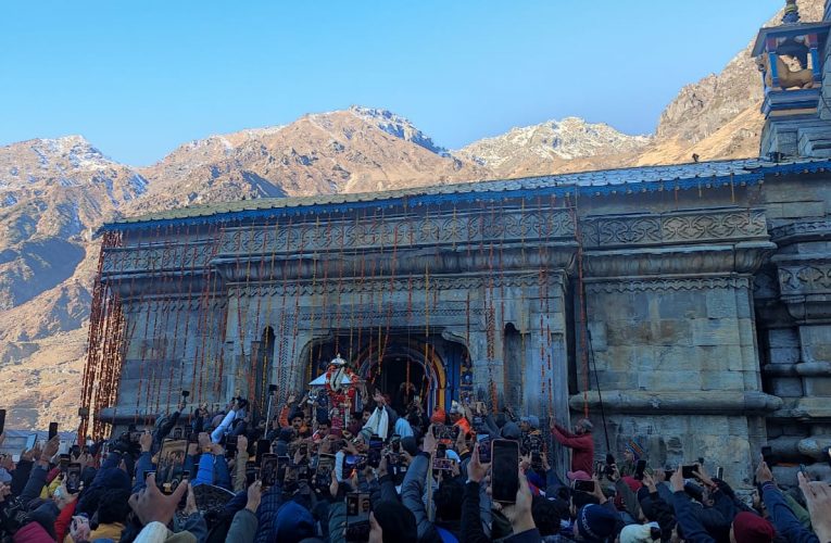 जयकारों के बीच बाबा बाबा केदार के धाम केदारनाथ मंदिर के कपाट बंद, अब छह माह ओंकारेश्वर मंदिर में रहेंगे विराजमान