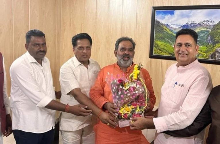 जिला पंचायत में भाजपा की ऐतिहासिक जीत होगी, पूर्व कैबिनेट मंत्री स्वामी यतीश्वरानंद ने चौधरी किरण सिंह उर्फ राजेंद्र को प्रत्याशी बनाए जाने पर किया स्वागत
