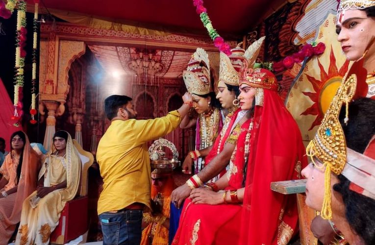 रामलीला मंचन में सहयोगी रहे लोग सम्मानित किए गए