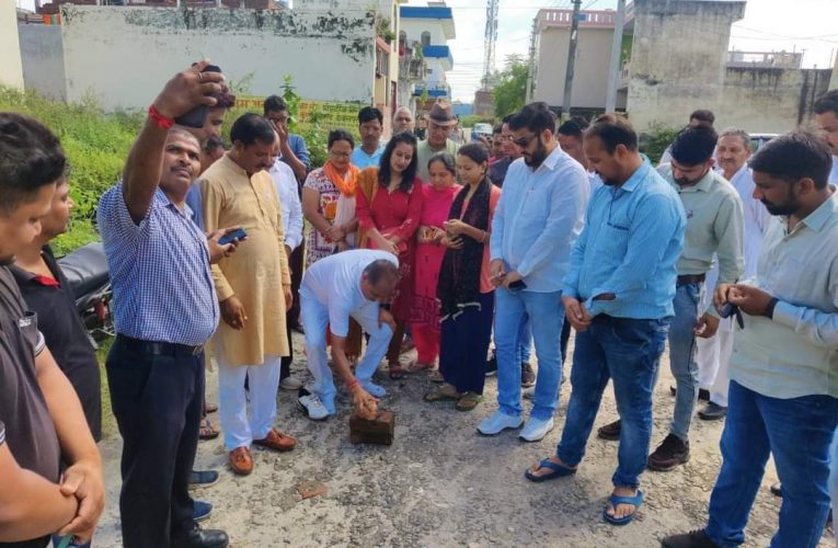 शिवालिक नगर क्षेत्र में तेजी से कराए जा रहे हैं विकास कार्य: राजीव शर्मा
