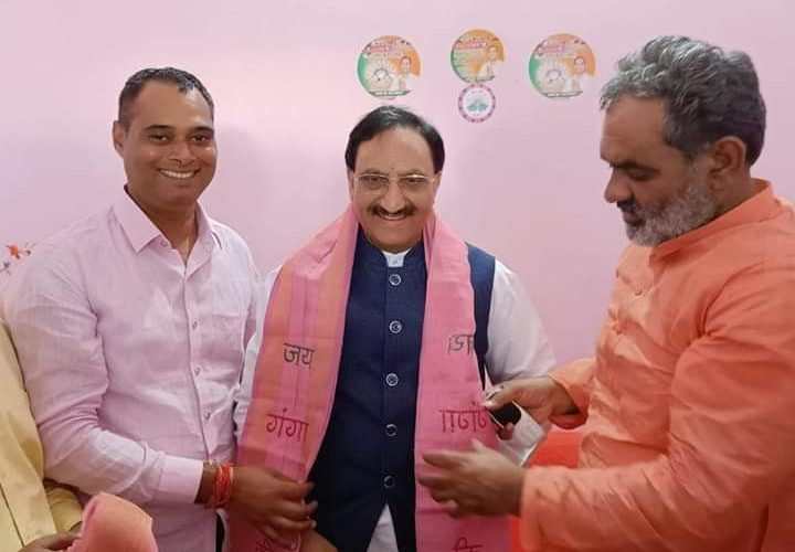 जिला पंचायत उपाध्यक्ष अमित चौहान के कैंप कार्यालय पर किया गया सासंद डॉ निशंक का स्वागत