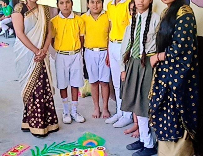 अध्ययन एकेडमी में धूमधाम से मनाया गया दीपावली उत्सव, आयोजित हुई प्रतियोगिताएं