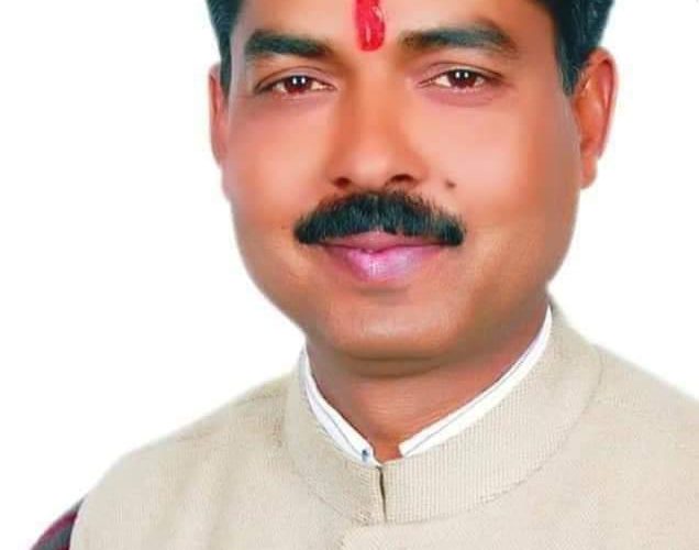 भाजपा विधायक आदेश चौहान ने डीएम से 528 ईडब्ल्यूएस मकानों के पात्र लोगों को नगर पालिका में पंजीकरण जाने की मांग की