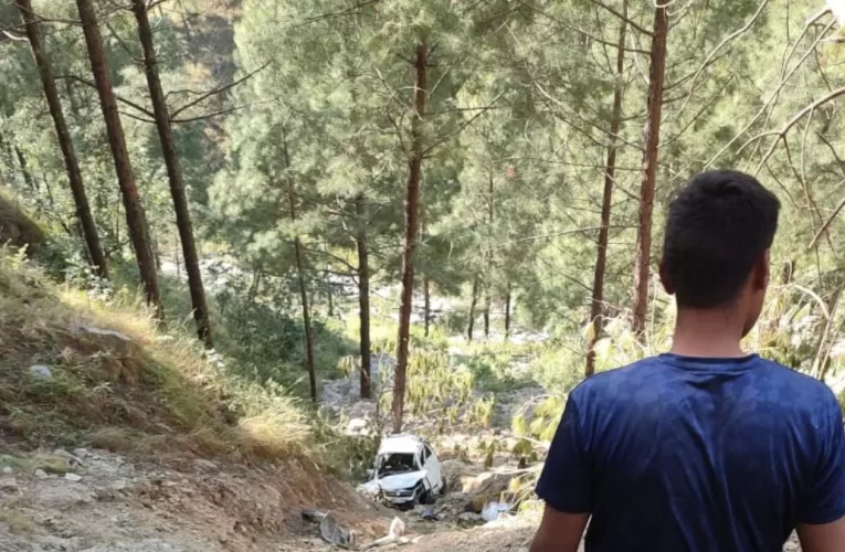 उत्तराखंड में बड़ा हादसा, हाईवे पर कार खाई में गिरी, हादसे में पांच लोगों की मौत, एक घायल