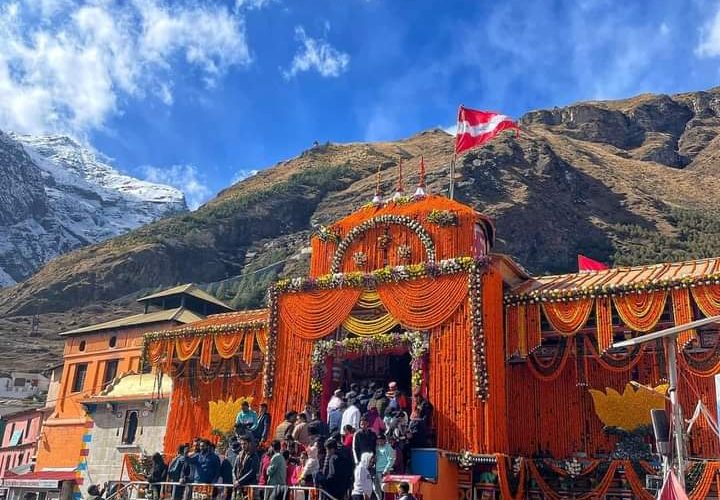 शीतकाल के लिए बंद हुए बदरीनाथ के कपाट, भगवान बदरीविशाल के जयकारों से गुंजायमान हो उठा धाम