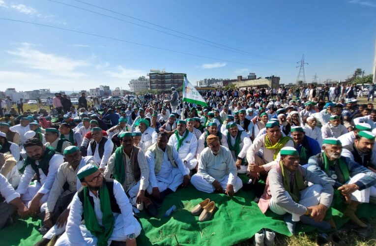 उत्तराखंड में यूपी से भी खराब हालात: नरेश टिकैत, देहरादून में किसानों की चल रही है महापंचायत