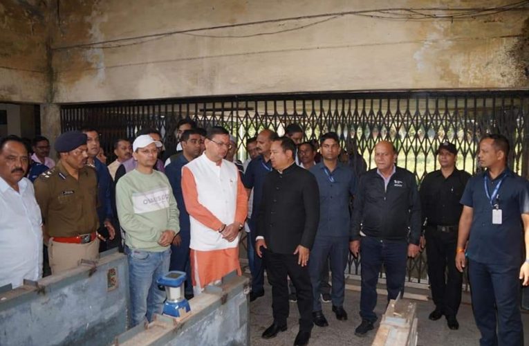 मुख्यमंत्री पुष्कर सिंह धामी ने एचएमटी फैक्ट्री का निरीक्षण किया, कहा मास्टरप्लान बनाकर इस क्षेत्र का किया जाएगा विकास
