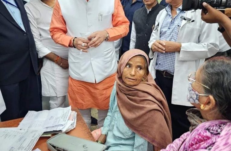 सीएम धामी ने सुशीला तिवारी चिकित्सालय का किया निरीक्षण, बोले- अधिकारी अपने मनोयोग के साथ कार्य कर अपनी जिम्मेदारी सुनिश्चित करें