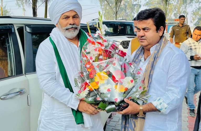 किसान नेता राकेश टिकैत ने खानपुर विधायक उमेश कुमार के साथ कई मुद्दों को लेकर की चर्चा, कहा उमेश कुमार भ्रष्टाचार के खिलाफ लड़ रहे लड़ाई