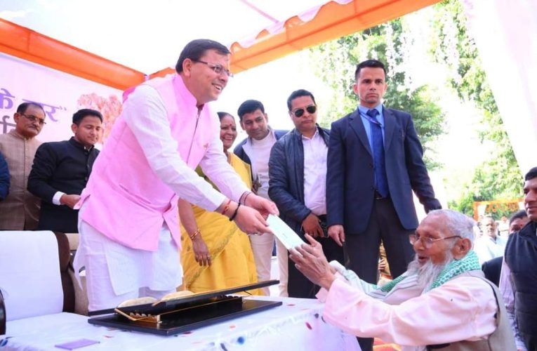 सीएम धामी बोले- जन समस्याओं का तेजी से निस्तारण करें अधिकारी- कर्मचारी