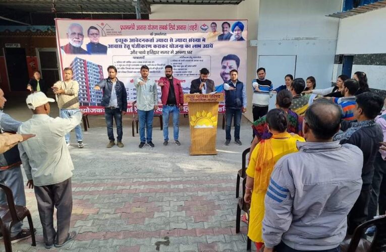नगर पालिका शिवालिक नगर के अध्यक्ष राजीव शर्मा ने दिलाई सविधान की शपथ