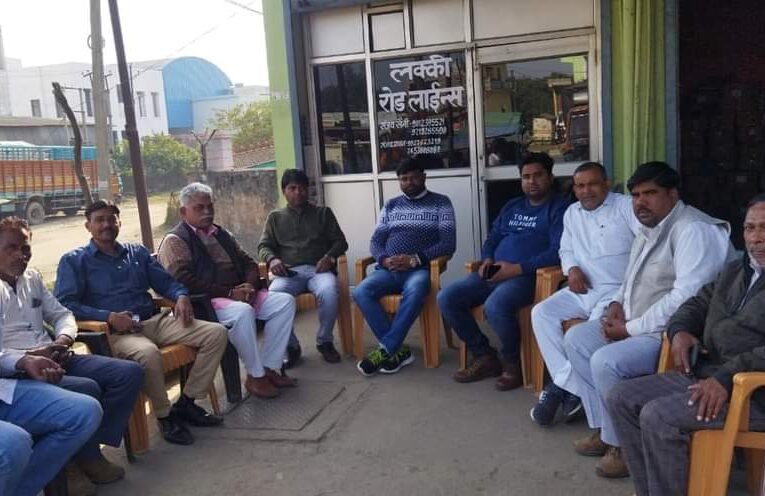 ट्रांसपोर्टरों ने चक्का जाम करने की दी चेतावनी, कहा प्रदेश सरकार ने उत्पीड़न की हद कर दी