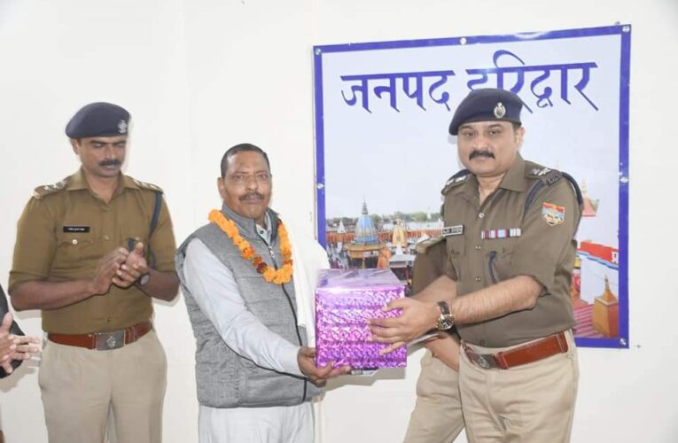 सेवानिवृत्त पुलिसकर्मियों को एसएसपी अजय सिंह ने दी विदाई