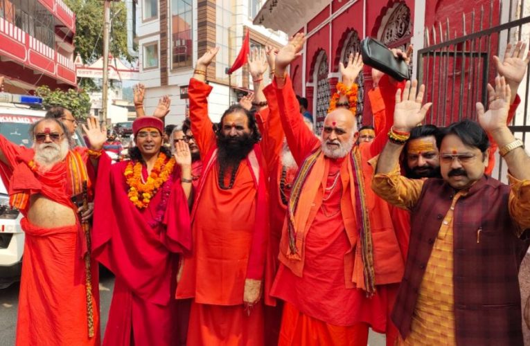 गंगा भारतीय संस्कृति और सनातन धर्म की पहचान: श्रीमहंत रविन्द्रपुरी, गंगोत्री से आए पवित्र गंगा जल को पशुनाथ धाम किया गया रवाना