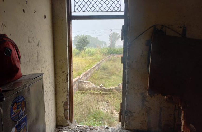 दुकान का गेट तोड़कर लाखों रुपये का सामान चोरी, पुलिस ने मौके पर पहुंचकर जुटाई जानकारी