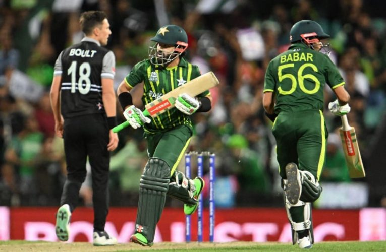 13 साल बाद टी20 विश्व कप फाइनल में पहुंचा पाकिस्तान, सेमीफाइनल में न्यूजीलैंड को सात विकेट से हराया