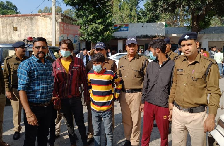 रुड़की में दोस्त ने चाकू से की थी काका की हत्या, बाइक, चाकू, लोहे की रॉड आदि बरामद कर भेजा जेल