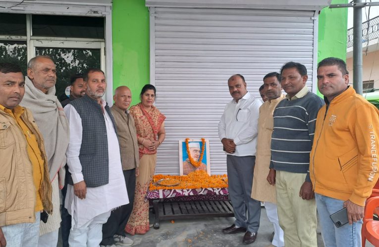 आधुनिक युग के शिल्पकार है पंडित जवाहरलाल नेहरू: ममता राकेश, भगवानपुर में कांग्रेसियों ने मनाई देश के पहले प्रधानमंत्री जवाहरलाल नेहरू की जयंती