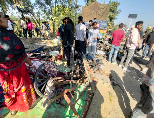 देहरादून में बड़ा हादसा, बेकाबू हुए ट्रक ने कई लोगों को कुचला, लगा लंबा जाम