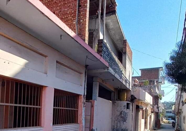 नगर निगम के नाले के ऊपर अवैध रूप से किया जा रहा निर्माण रुकवाया