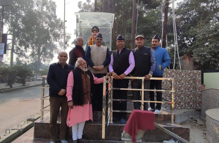 विजय शहीद पर अमर शहीद मेजर आसाराम त्यागी को श्रद्धा सुमन अर्पित किए गए