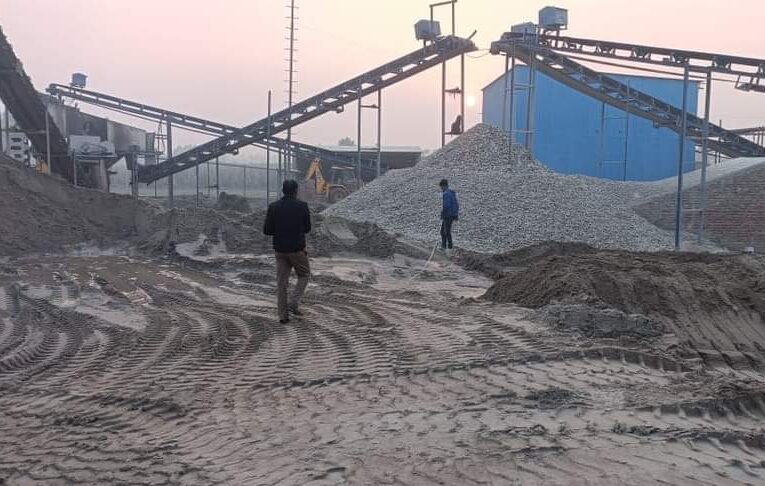 अवैध खनन की शिकायत पर मैसर्स हरि गंगा सस्टोन क्रशर सील